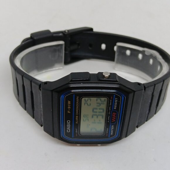 Casio Classic F91W Unisex 34mm x 38mm Black Resin Digital Watch - Picture 10 of 11